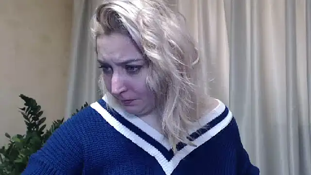 Snapshot of sweetpussy13 chatting on February 27, 2025, 7:12 am sweetpussy13 online show from February 27, 2025, 7:12 am