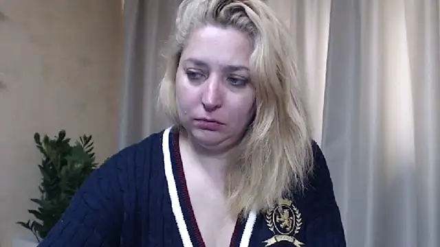 Snapshot of sweetpussy13 chatting on May 3, 2026, 6:19 am sweetpussy13 online show from May 3, 2026, 6:19 am