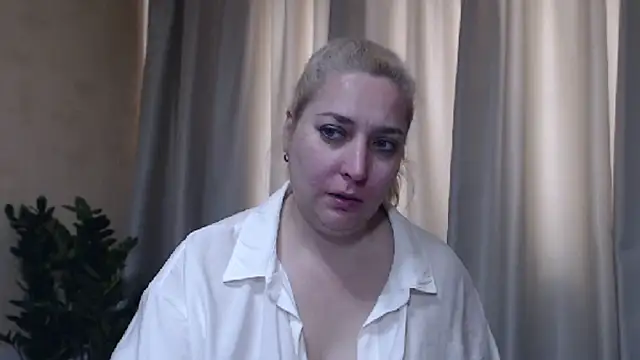 Snapshot of sweetpussy13 chatting on May 22, 2026, 5:03 am sweetpussy13 online show from May 22, 2026, 5:03 am