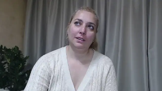 Snapshot of sweetpussy13 chatting on May 30, 2026, 5:48 am sweetpussy13 online show from May 30, 2026, 5:48 am