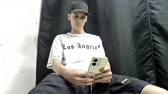 Snapshot of sam_hotttt_ chatting on January 8, 2026, 5:32 am sam hotttt online show from January 8, 2026, 5:32 am