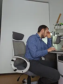 Lovebackground online show from January 15, 2026, 9:25 am