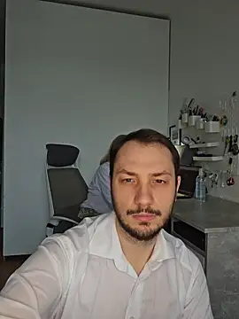 Lovebackground online show from March 3, 2026, 9:15 am