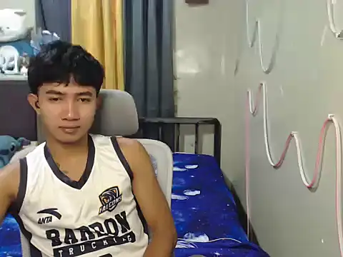 Snapshot of Ur_hottestjonny chatting on June 30, 2026, 10:55 pm Ur hottestjonny online show from June 30, 2026, 10:55 pm