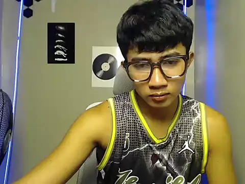 Snapshot of Ur_hottestjonny chatting on July 7, 2026, 11:03 am Ur hottestjonny online show from July 7, 2026, 11:03 am