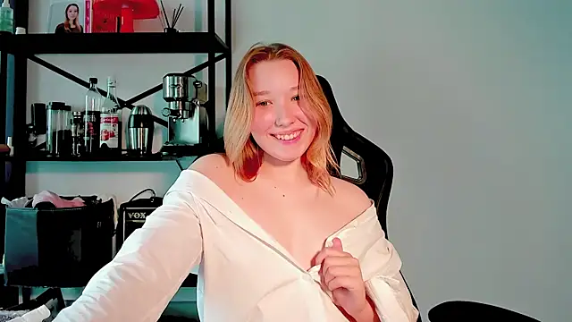 Agatha Mayson online show from July 20, 2026, 5:33 am