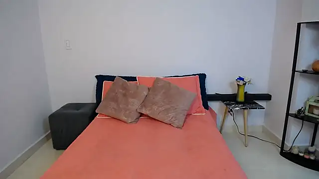 Parislennon online show from February 7, 2026, 4:33 pm