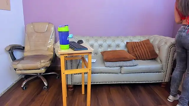 dahianeconnor online show from April 13, 2026, 11:37 am