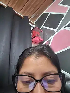 Snapshot of Mia-krafor chatting on December 15, 2025, 10:25 pm Mia-krafor online show from December 15, 2025, 10:25 pm