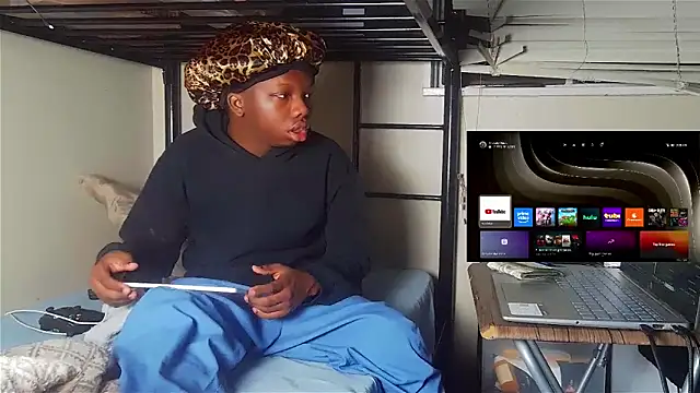 Snapshot of YourLittleBoyfriend chatting on February 23, 2026, 9:39 am YourLittleBoyfriend online show from February 23, 2026, 9:39 am