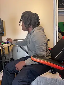 Snapshot of YourLittleBoyfriend chatting on February 25, 2026, 4:05 pm YourLittleBoyfriend online show from February 25, 2026, 4:05 pm