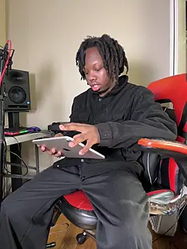 Snapshot of YourLittleBoyfriend chatting on February 28, 2026, 8:43 pm YourLittleBoyfriend online show from February 28, 2026, 8:43 pm