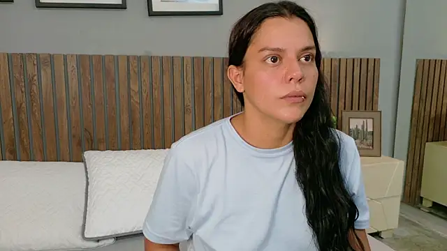 Mia Bellefort online show from April 15, 2026, 8:53 pm