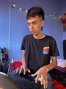 Juan Gomezz26 online show from April 6, 2026, 9:27 pm