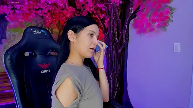 marahanson  online show from January 5, 2026, 5:27 pm