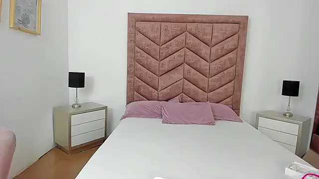 Scarlett  Noir online show from March 24, 2026, 9:20 pm