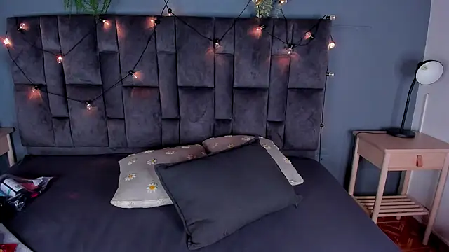 Miia Anderson online show from January 12, 2026, 8:25 pm