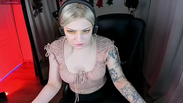 Aska Asami online show from December 19, 2025, 10:17 pm