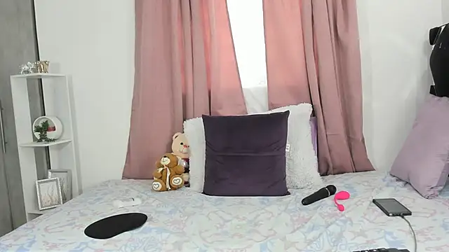 Annyeliz online show from April 5, 2026, 6:38 pm