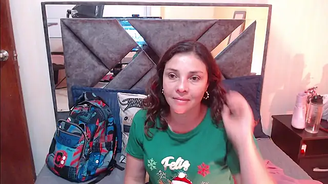 Natashaa Clauss online show from December 16, 2025, 11:43 pm