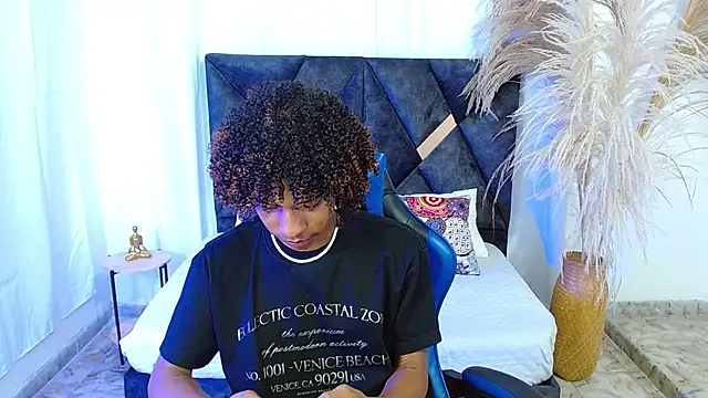 Snapshot of angelll18_ chatting on February 4, 2026, 8:25 pm angelll18 online show from February 4, 2026, 8:25 pm