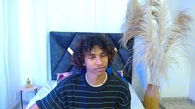 Snapshot of angelll18_ chatting on February 9, 2026, 8:35 pm angelll18 online show from February 9, 2026, 8:35 pm