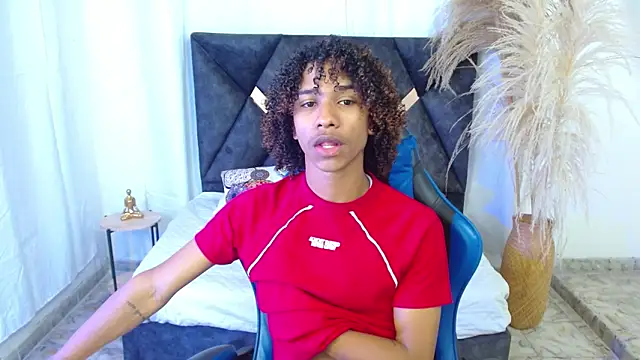 Snapshot of angelll18_ chatting on February 12, 2026, 9:10 pm angelll18 online show from February 12, 2026, 9:10 pm