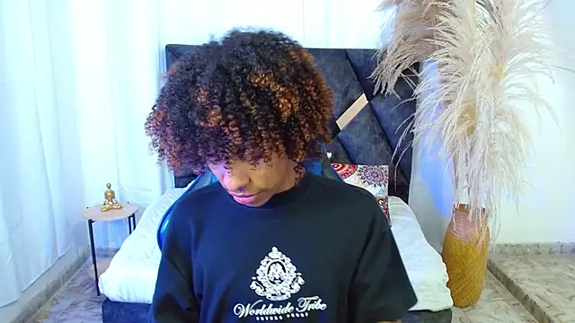 Snapshot of angelll18_ chatting on February 17, 2026, 9:21 pm angelll18 online show from February 17, 2026, 9:21 pm