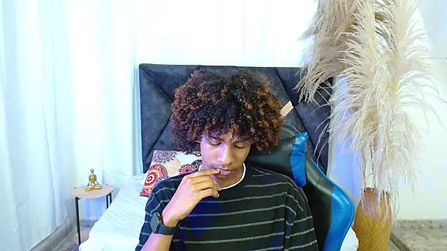 Snapshot of angelll18_ chatting on February 21, 2026, 8:54 pm angelll18 online show from February 21, 2026, 8:54 pm