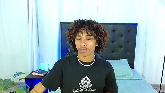 Snapshot of angelll18_ chatting on February 26, 2026, 9:36 pm angelll18 online show from February 26, 2026, 9:36 pm