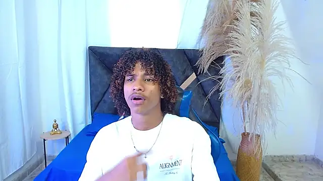 Snapshot of angelll18_ chatting on March 2, 2026, 9:10 pm angelll18 online show from March 2, 2026, 9:10 pm