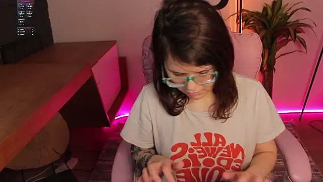 Ariell Mini online show from March 18, 2026, 1:03 pm