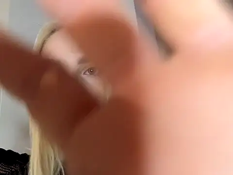 blonde di online show from December 13, 2025, 11:54 pm