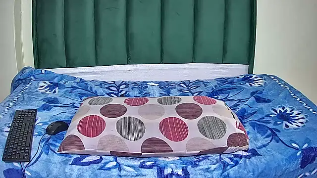 GoldenPearl 21 online show from January 5, 2026, 8:12 pm