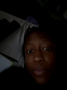 Snapshot of LauraAurora chatting on December 13, 2025, 10:26 pm LauraAurora online show from December 13, 2025, 10:26 pm