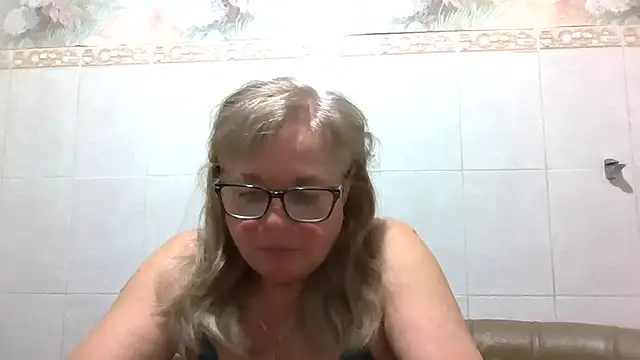 LinaLight88 online show from April 15, 2026, 7:58 pm