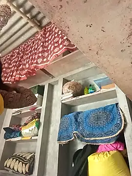 Shreya pandit online show from April 8, 2026, 4:56 am