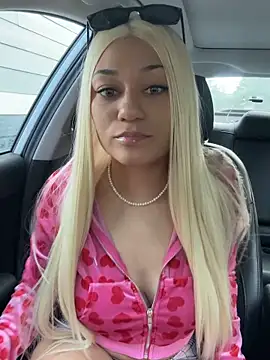 SassyDolphin online show from December 17, 2025, 9:10 pm