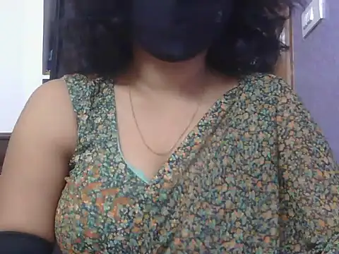 Snapshot of its_me_love9951 chatting on May 13, 2026, 3:53 pm its me love9951 online show from May 13, 2026, 3:53 pm