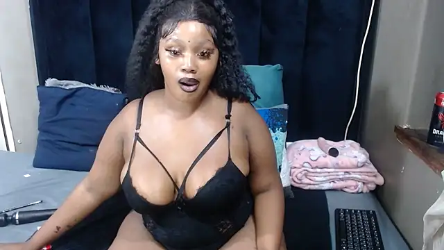 THICKBARBIE32 online show from May 13, 2026, 10:49 pm