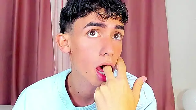 Snapshot of starboyy_77 chatting on December 21, 2025, 12:34 pm starboyy 77 online show from December 21, 2025, 12:34 pm