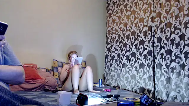 yunis32 online show from February 10, 2025, 6:45 pm