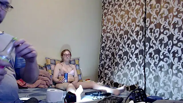 yunis32 online show from February 28, 2025, 7:25 pm