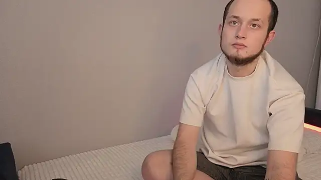 Pearl couple online show from March 10, 2026, 9:14 am