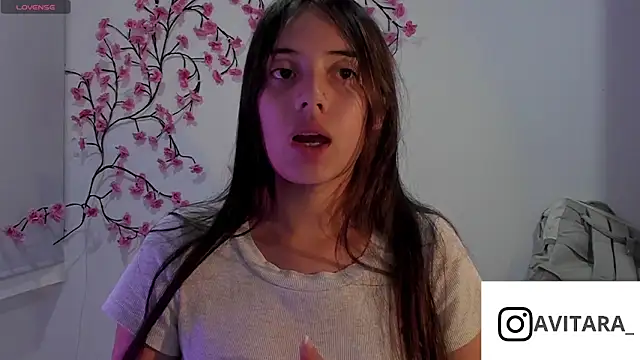 vanesita  online show from June 10, 2026, 12:11 am