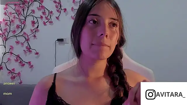 vanesita  online show from July 29, 2026, 7:01 pm