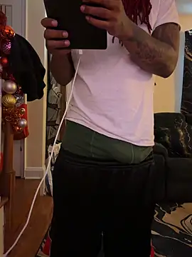 Snapshot of daddydarkskindikk chatting on February 24, 2026, 8:40 pm daddydarkskindikk online show from February 24, 2026, 8:40 pm