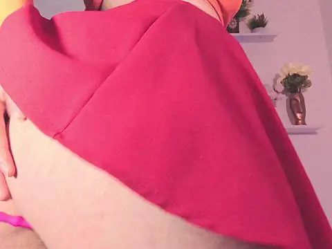 Lyra Monrroy online show from February 6, 2026, 3:33 am