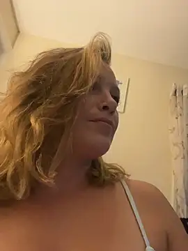BellaBunny25 online show from August 3, 2026, 5:17 am