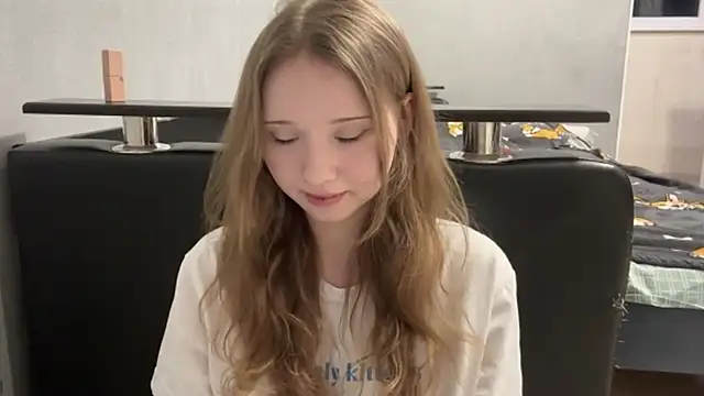 Princessofcashe online show from December 17, 2025, 4:13 pm